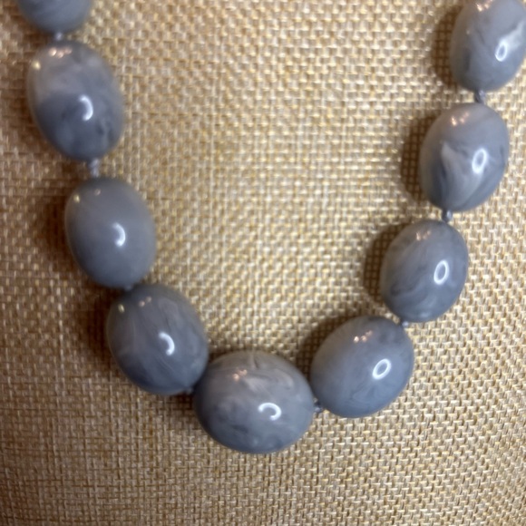 Kenneth Jay Lane Vintage gray marbled stone bead necklace - Picture 5 of 7